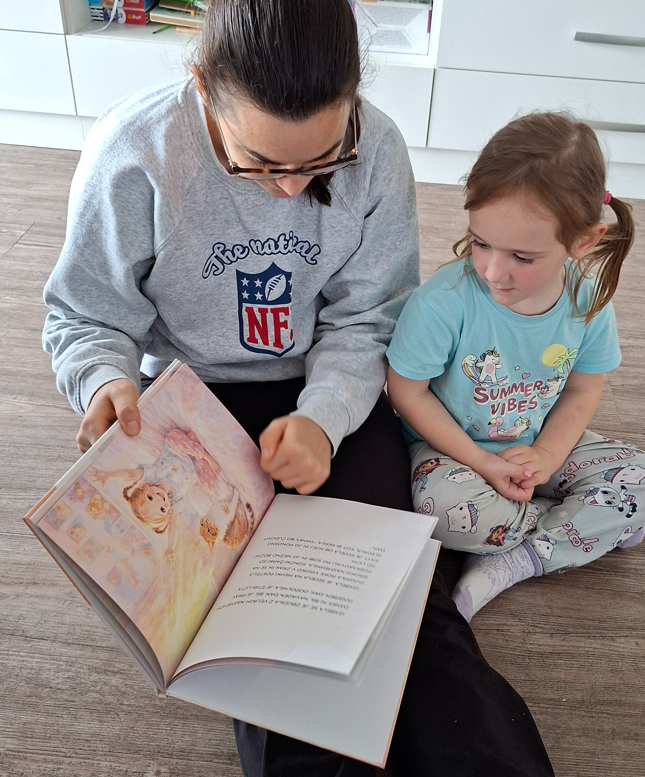 Fotografija prilagojene otroške knjige od Danica